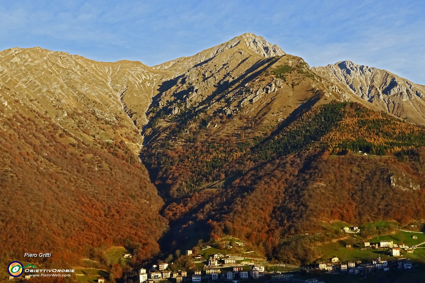 08 Cima Menna e Zorzone da Oltre il Colle .JPG -                                
